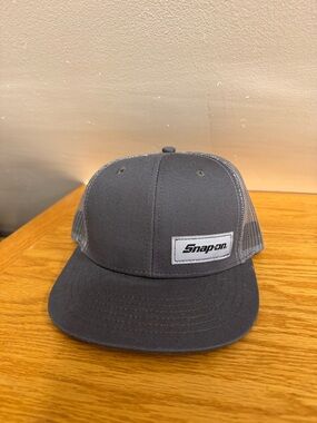 Snap-on Men's Gray Trucker Hat